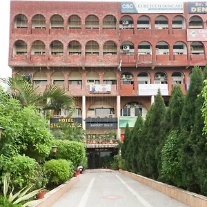 3* Hotel Capital O 5438 Shiraaz-2